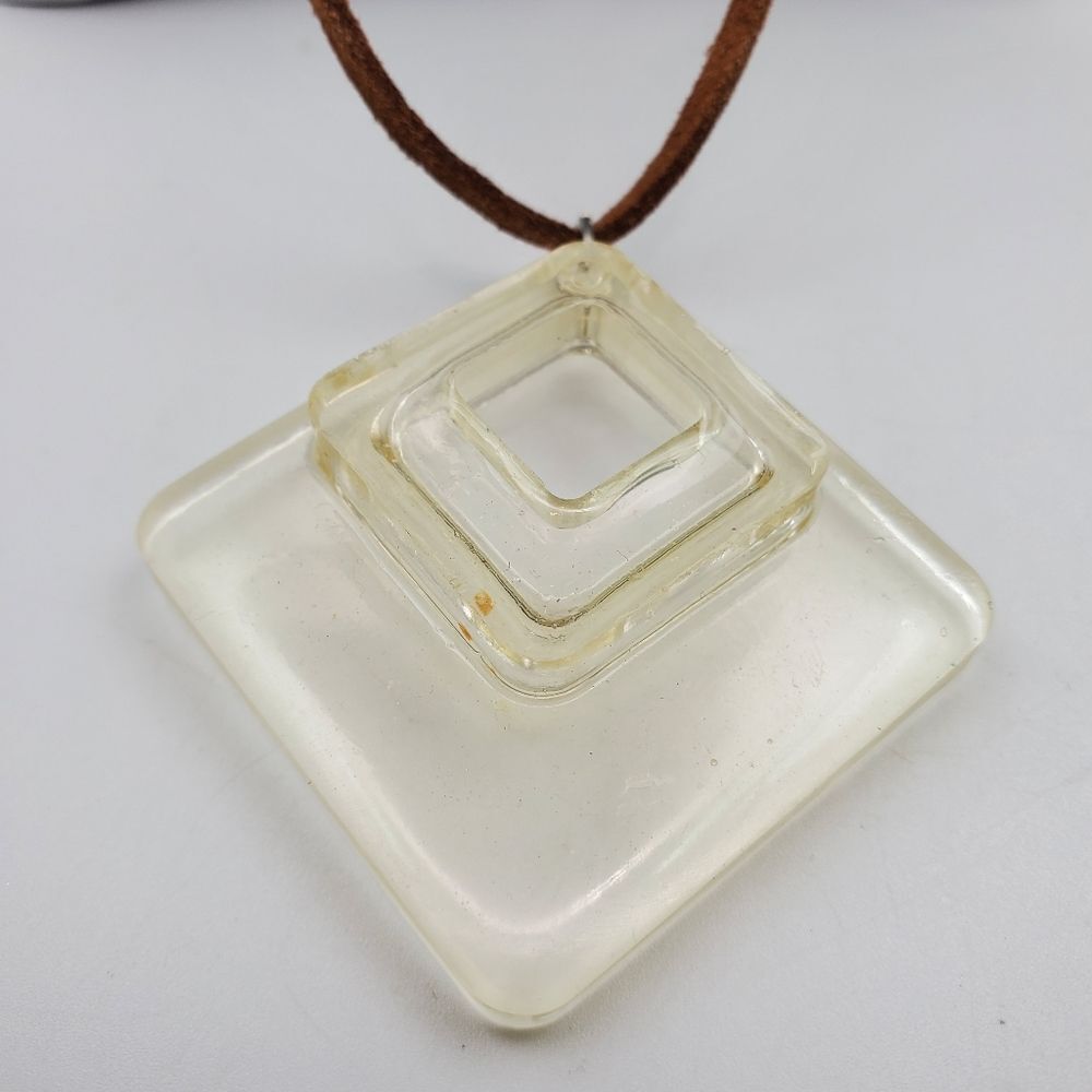 Pyramids acrylic‎ classic necklace N2232